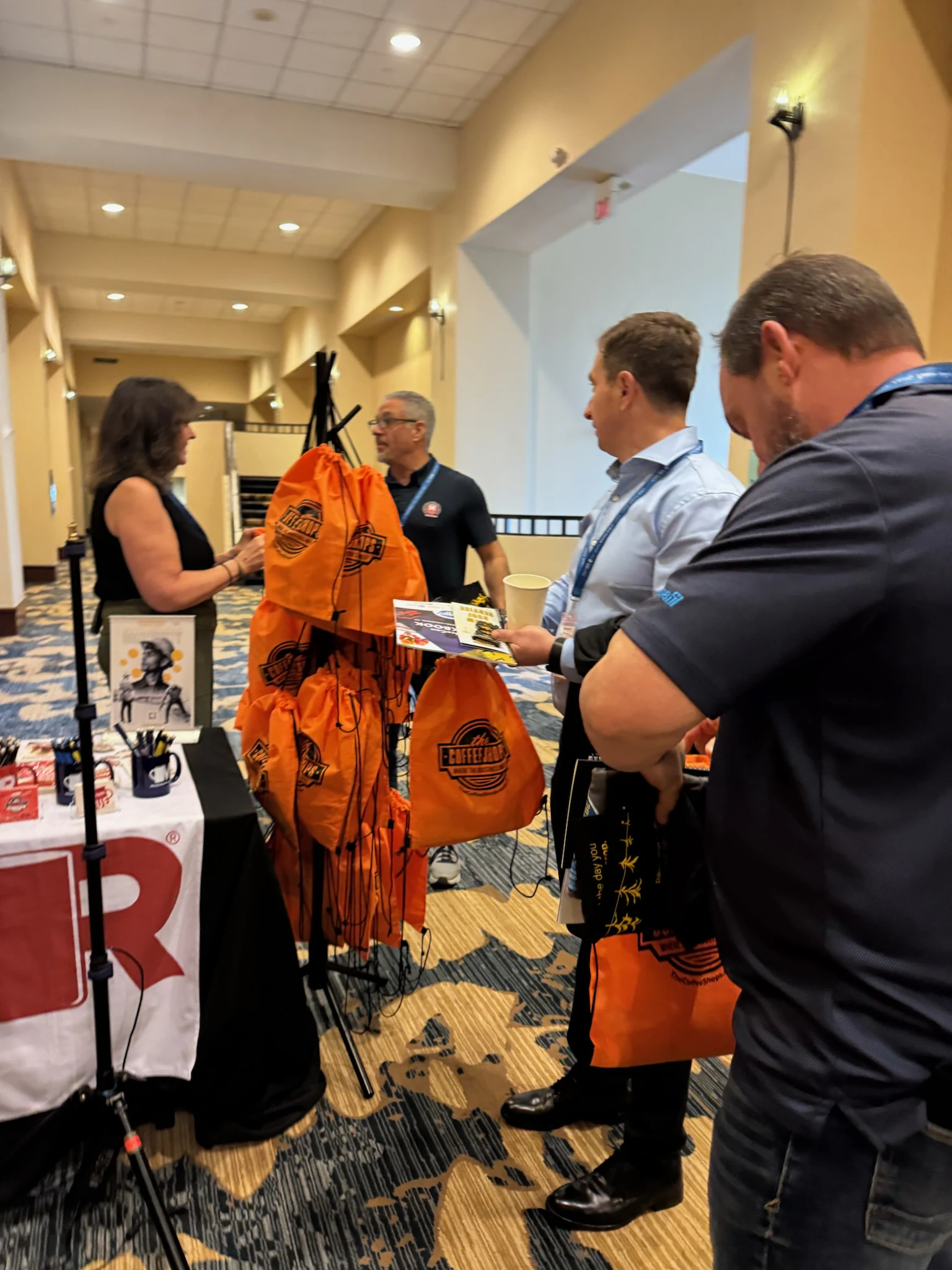 ServiceCon attendees meeting with an industry partner